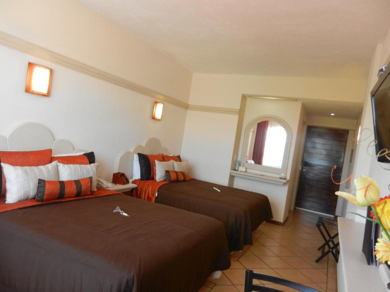 Hotel 9 Manantiales تشيغناهوابان المظهر الخارجي الصورة