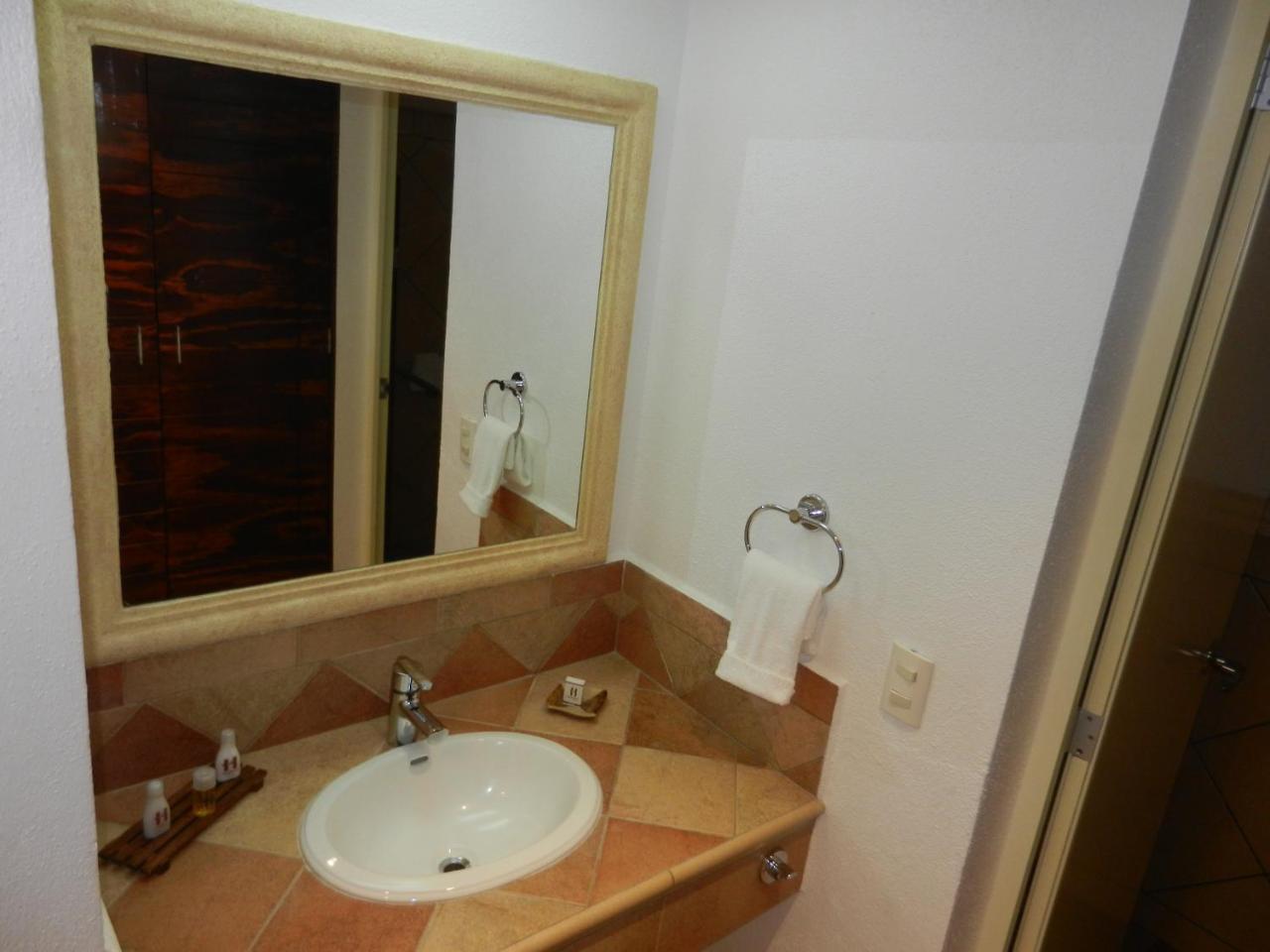 Hotel 9 Manantiales تشيغناهوابان المظهر الخارجي الصورة